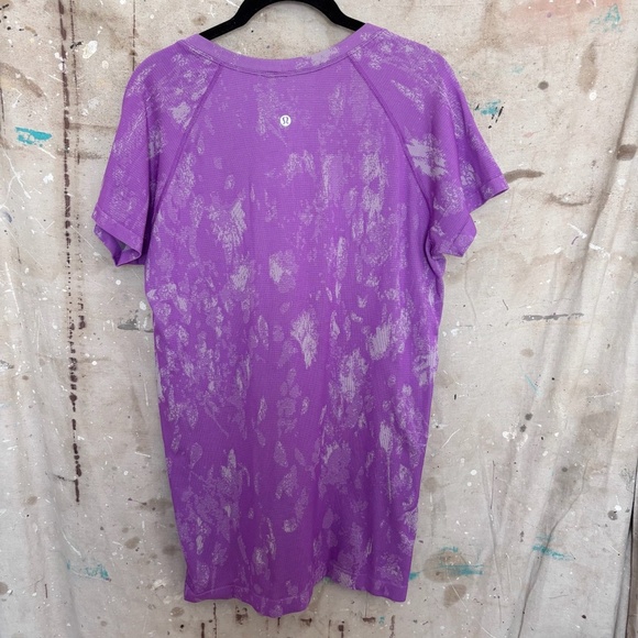 Lululemon Swiftly Tech Short Sleeve Shirt 2.0, Shadow Bloom - Picture 4 of 5